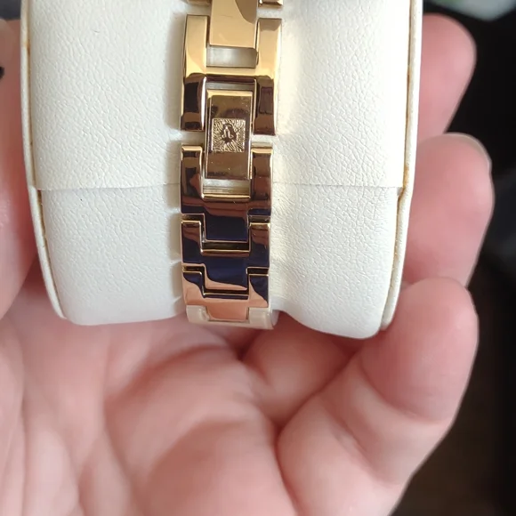 Women's watch - Picture 2 of 3